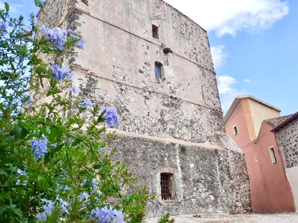 Domo Mea Terra E Domo Mea Chelu - Comfort Nel Centro Storico Di Orosei Exterior foto