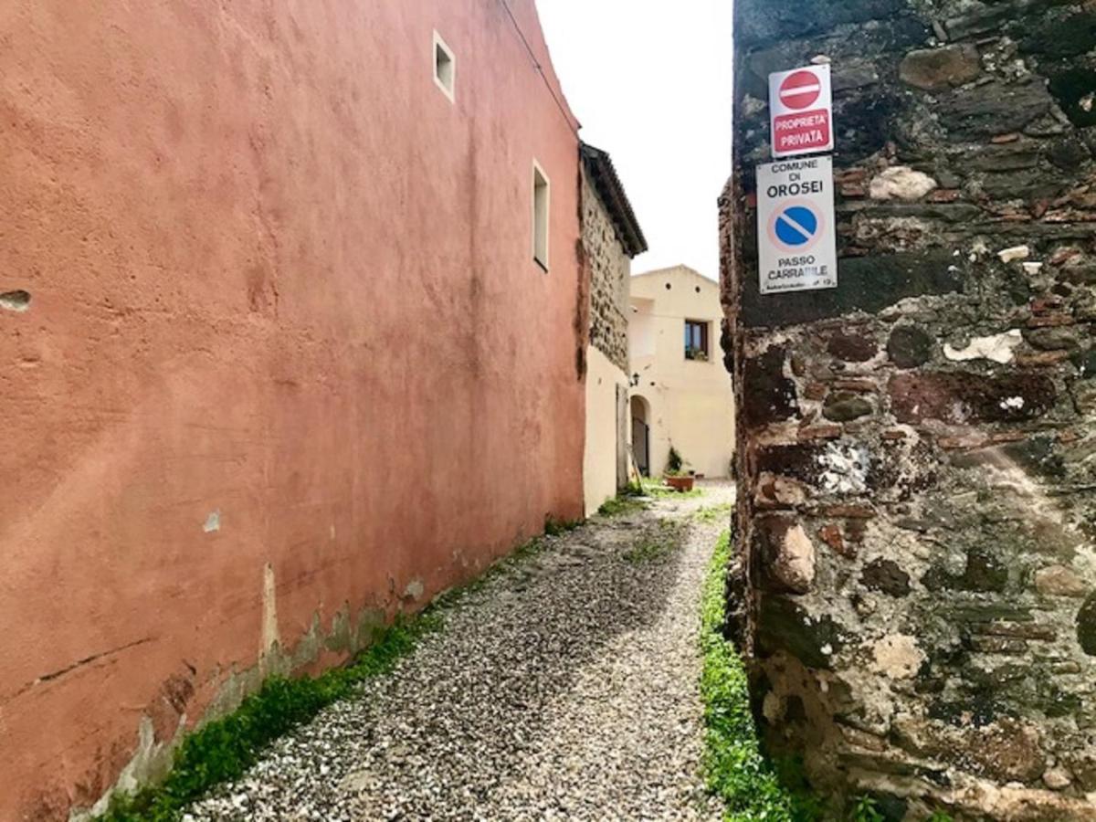 Domo Mea Terra E Domo Mea Chelu - Comfort Nel Centro Storico Di Orosei Exterior foto