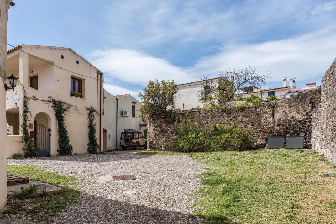 Domo Mea Terra E Domo Mea Chelu - Comfort Nel Centro Storico Di Orosei Exterior foto