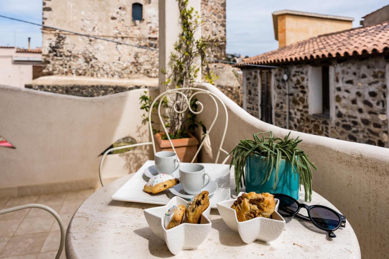 Domo Mea Terra E Domo Mea Chelu - Comfort Nel Centro Storico Di Orosei Exterior foto